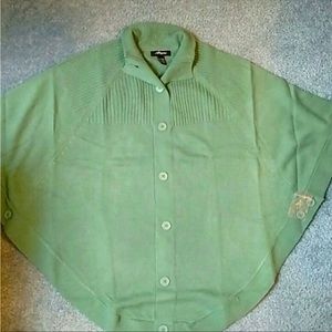 🌹🌹BNWOT Argee Green Cape-Poncho Size OS 🌹🌹